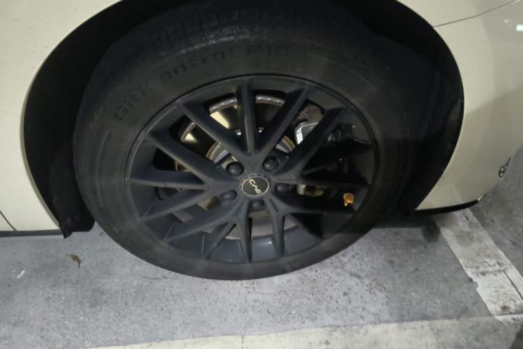 Used BYD Seal 07 DM-i 2025 DM-i 1.5L 125km Luxury Model Right Front Wheel Hub