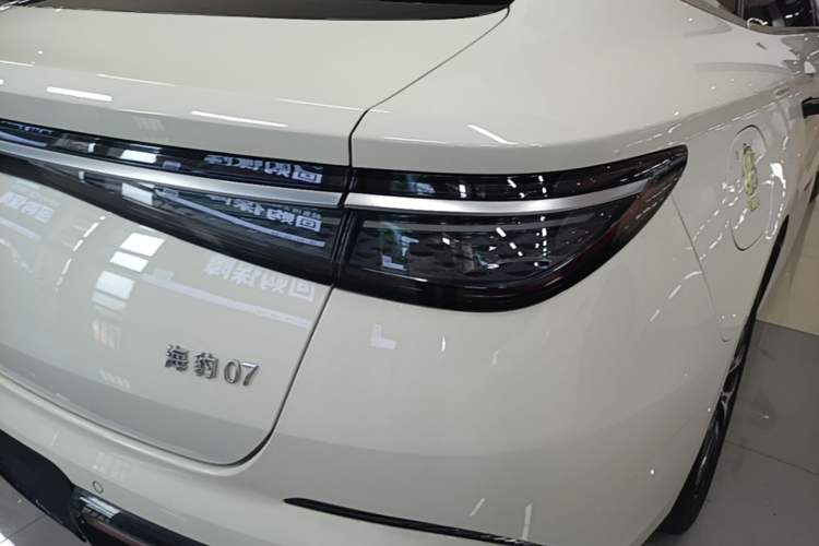 Used BYD Seal 07 DM-i 2025 DM-i 1.5L 125km Luxury Model Right Rear Taillight