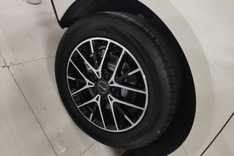 Used BYD Seal 07 DM-i 2025 DM-i 1.5L 70km Elite Model Right Rear Wheel Hub