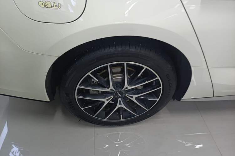 Used BYD Seal 07 DM-i 2025 DM-i 1.5L 125km Luxury Model Right Rear Wheel Hub