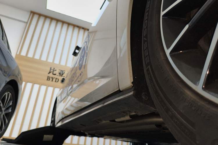 Used BYD Seal 07 DM-i 2025 Intelligent Driving Version DM-i 1.5L 125 km Prestige Edition Right Side Sill
