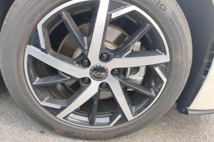 Used BYD Seal 07 DM-i 2026 DM-i 1.5T 230km Flagship Edition Right Front Wheel Hub