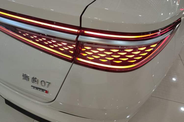 Used BYD Seal 07 DM-i 2026 DM-i 1.5T 230km Flagship Edition Exterior 3