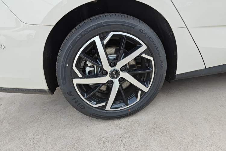Used BYD Seal 07 DM-i 2026 DM-i 1.5T 135km Prestigious Edition Exterior 5