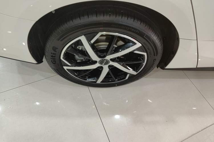 Used BYD Seal 07 DM-i 2026 DM-i 1.5T 230km Flagship Edition Exterior 5