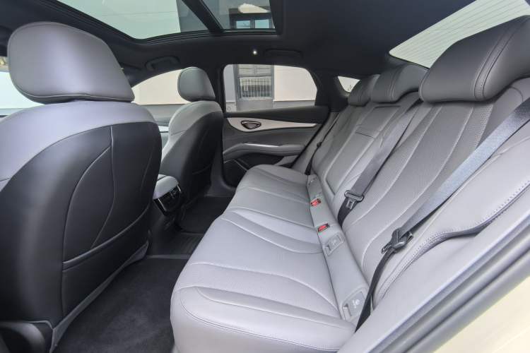 Used BYD Seal 07 DM-i 2026 DM-i 1.5T 230km Prestige Edition Interior 2