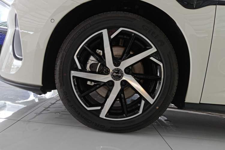 Used BYD Seal 07 DM-i 2026 DM-i 1.5T 135km Prestigious Edition Left Front Wheel Hub