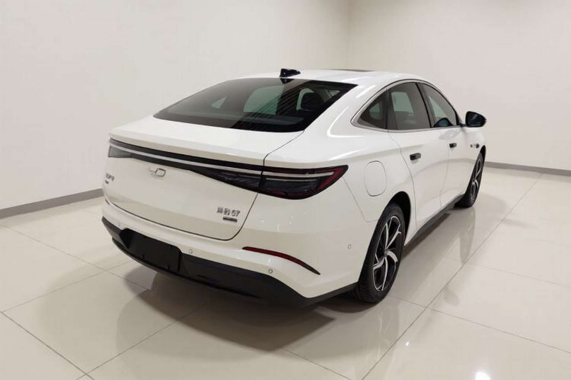 Used BYD Seal 07 DM-i 2026 DM-i 1.5T 135km Prestigious Edition Rear Right 45 Deg