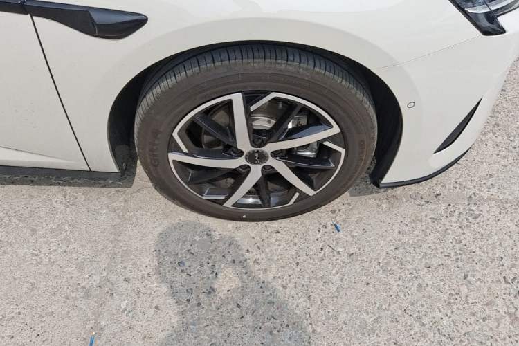 Used BYD Seal 07 DM-i 2026 DM-i 1.5T 230km Flagship Edition Right Front Wheel Hub