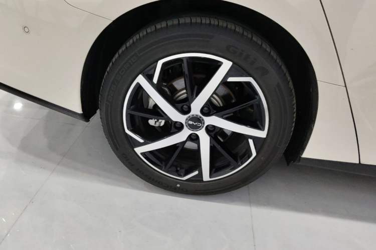 Used BYD Seal 07 DM-i 2026 DM-i 1.5T 230km Flagship Edition Right Rear Wheel Hub