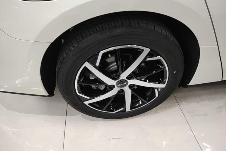 Used BYD Seal 07 DM-i 2026 DM-i 1.5T 230km Flagship Edition Right Rear Wheel Hub