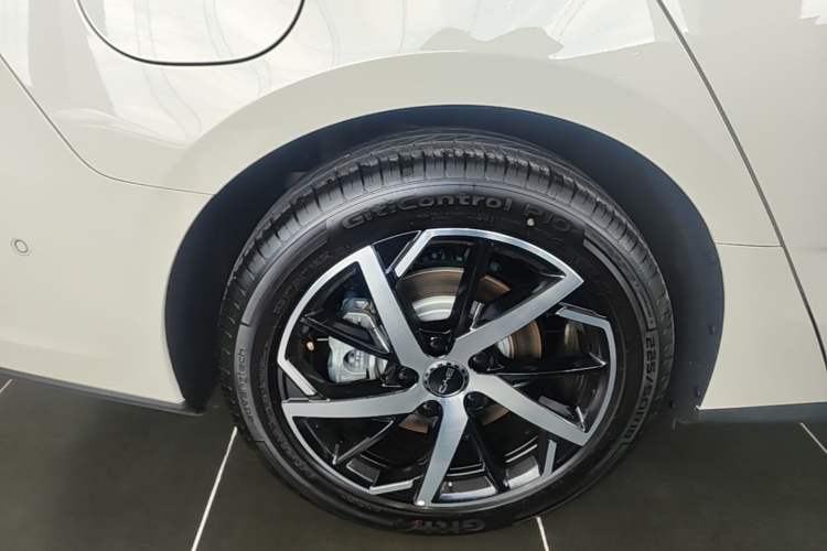Used BYD Seal 07 DM-i 2026 DM-i 1.5T 230km Flagship Edition Right Rear Wheel Hub