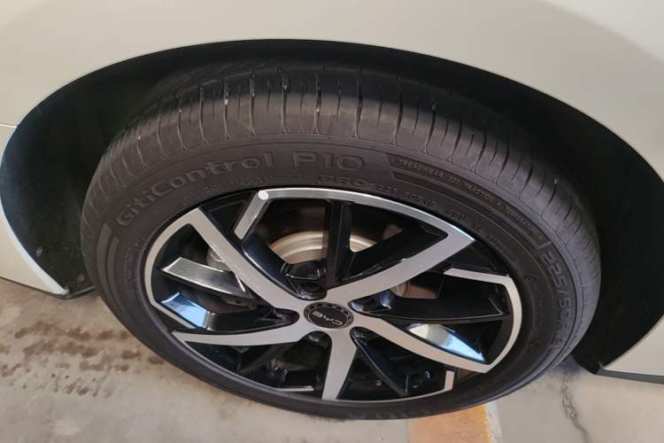 Used BYD Seal 07 DM-i 2026 DM-i 1.5T 230km Flagship Edition Right Rear Wheel Hub