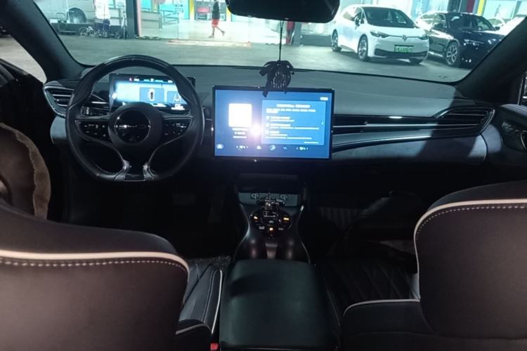 Used BYD Seal 2022 550 km Standard Range Rear-Wheel Drive Elite Version Center Console