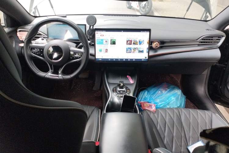 Used BYD Seal 2022 550 km Standard Range Rear-Wheel Drive Elite Version Center Console