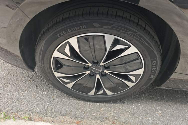 Used BYD Seal 2022 550 km Standard Range Rear-Wheel Drive Prestige Version Exterior 2