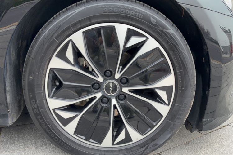 Used BYD Seal 2022 550 km Standard Range Rear-Wheel Drive Prestige Version Exterior 5