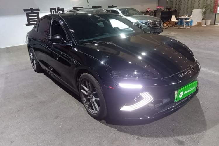 Used BYD Seal 2022 550 km Standard Range Rear-Wheel Drive Elite Version Front Right 45 Deg