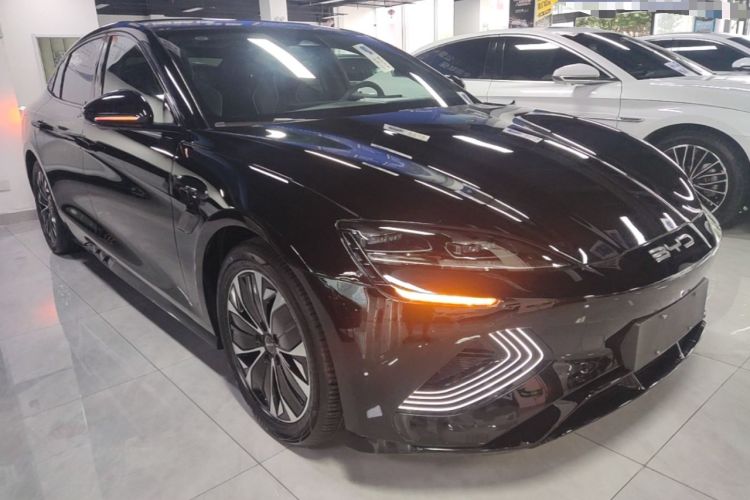 Used BYD Seal 2022 550 km Standard Range Rear-Wheel Drive Prestige Version Front Right 45 Deg