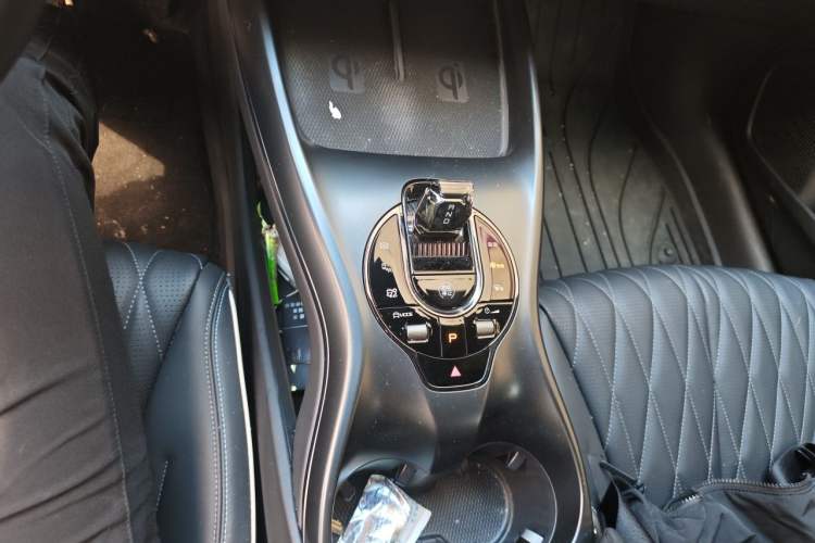 Used BYD Seal 2022 550 km Standard Range Rear-Wheel Drive Prestige Version Gear Lever