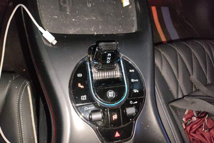 Used BYD Seal 2022 550 km Standard Range Rear-Wheel Drive Prestige Version Gear Lever