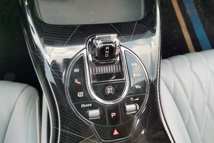 Used BYD Seal 2022 550 km Standard Range Rear-Wheel Drive Elite Version Gear Lever