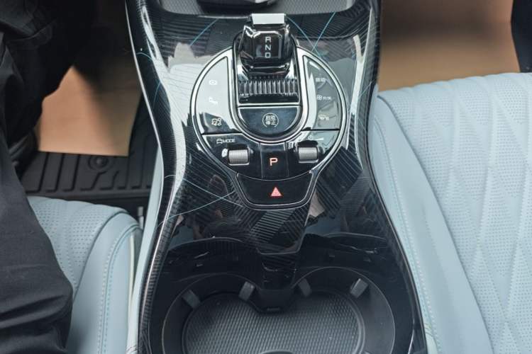 Used BYD Seal 2022 550 km Standard Range Rear-Wheel Drive Prestige Version Gear Lever