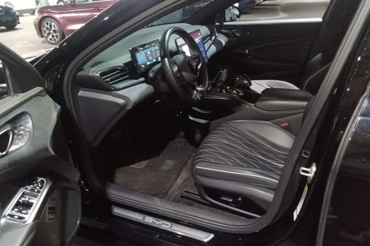 Used BYD Seal 2022 550 km Standard Range Rear-Wheel Drive Elite Version Left Front Seat