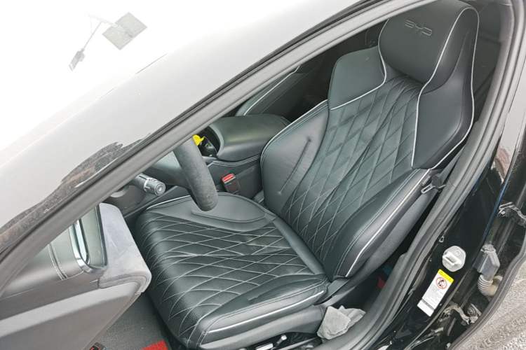 Used BYD Seal 2022 700 km Long-Range Rear-Wheel-Drive Version Left Front Seat