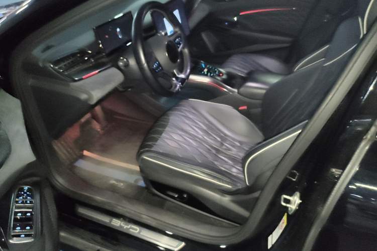 Used BYD Seal 2022 550 km Standard Range Rear-Wheel Drive Prestige Version Left Front Seat
