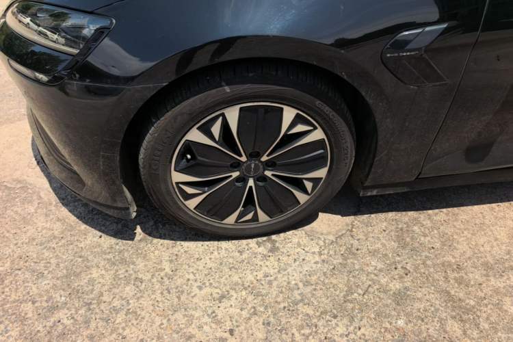 Used BYD Seal 2022 550 km Standard Range Rear-Wheel Drive Prestige Version Left Front Wheel Hub