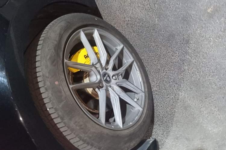 Used BYD Seal 2022 550 km Standard Range Rear-Wheel Drive Elite Version Left Front Wheel Hub