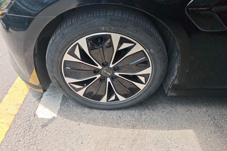 Used BYD Seal 2022 550 km Standard Range Rear-Wheel Drive Prestige Version Left Front Wheel Hub
