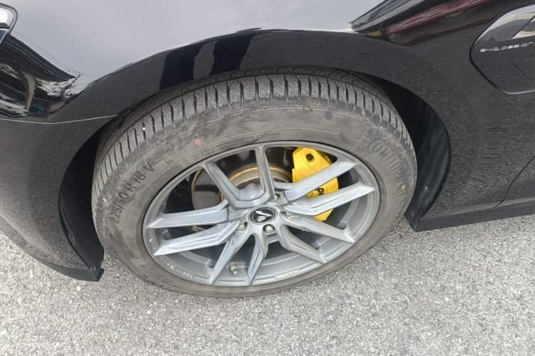 Used BYD Seal 2022 550 km Standard Range Rear-Wheel Drive Elite Version Left Front Wheel Hub