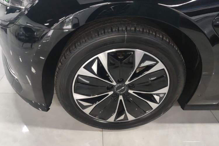 Used BYD Seal 2022 550 km Standard Range Rear-Wheel Drive Prestige Version Left Front Wheel Hub