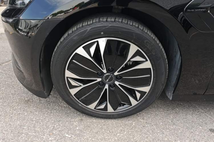 Used BYD Seal 2022 550 km Standard Range Rear-Wheel Drive Prestige Version Left Front Wheel Hub