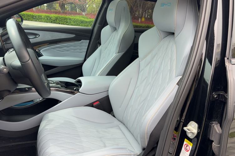 Used BYD Seal 2022 550 km Standard Range Rear-Wheel Drive Prestige Version Left Rear Seat