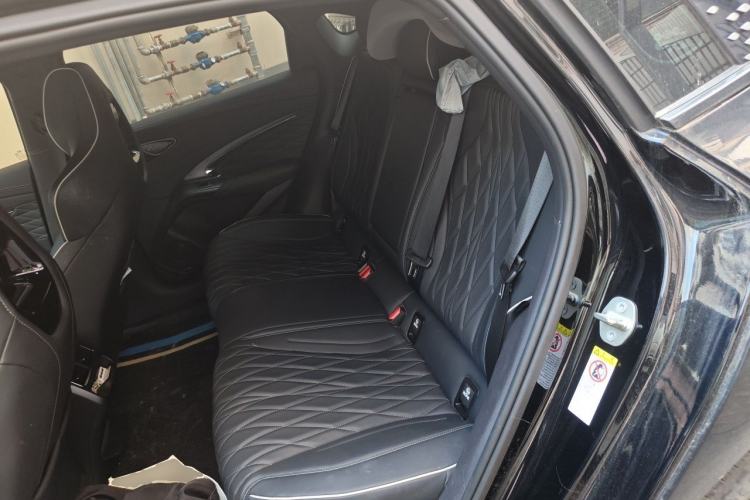 Used BYD Seal 2022 550 km Standard Range Rear-Wheel Drive Prestige Version Left Rear Seat