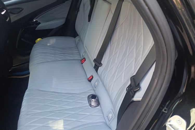 Used BYD Seal 2022 550 km Standard Range Rear-Wheel Drive Prestige Version Left Rear Seat