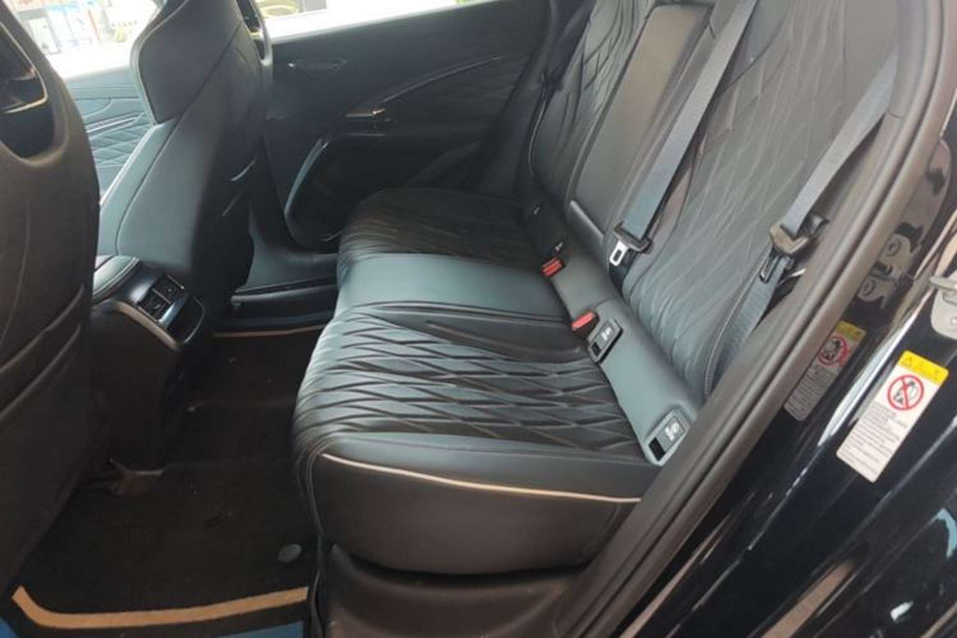 Used BYD Seal 2022 550 km Standard Range Rear-Wheel Drive Prestige Version Left Rear Seat