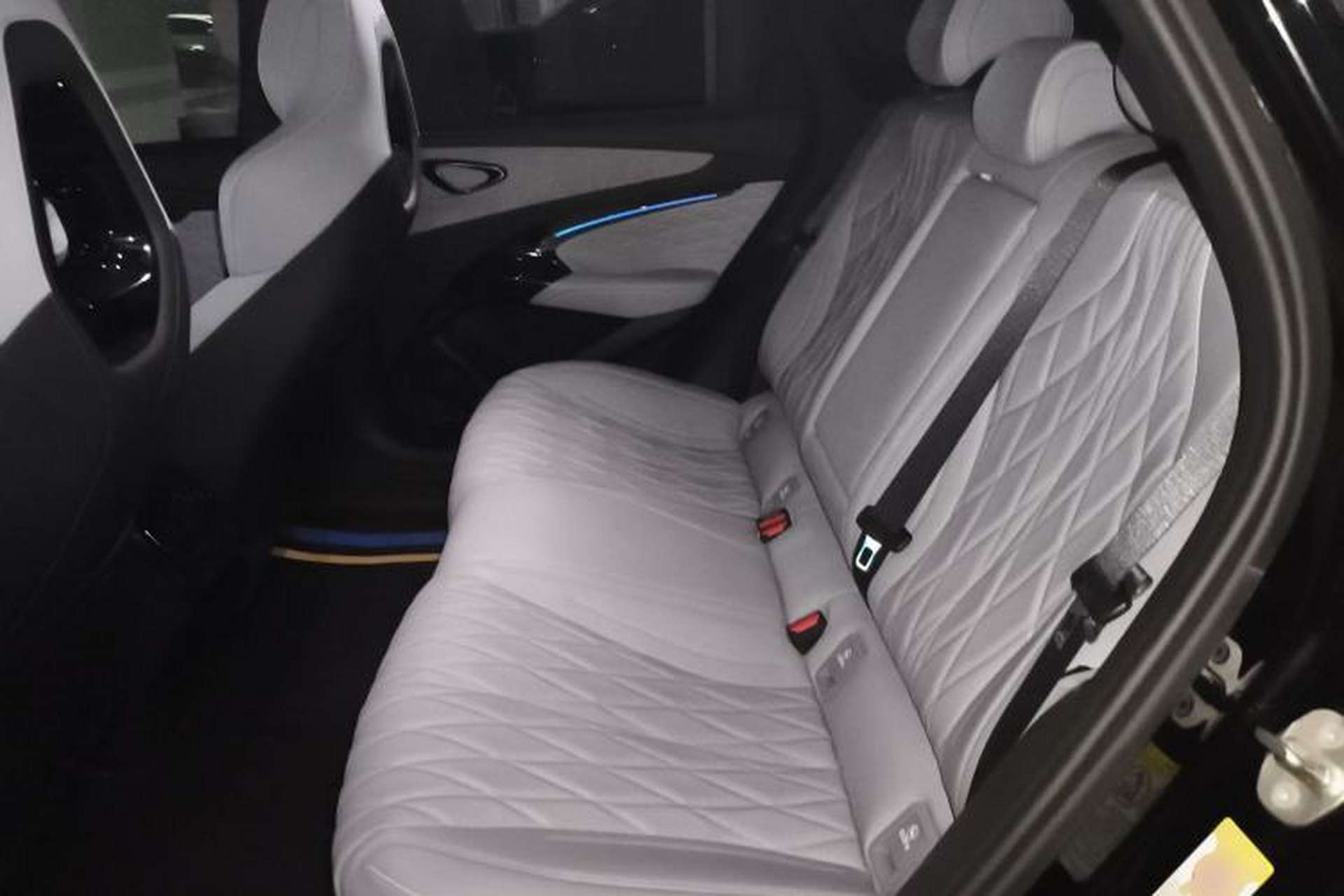 Used BYD Seal 2022 550 km Standard Range Rear-Wheel Drive Prestige Version Left Rear Seat