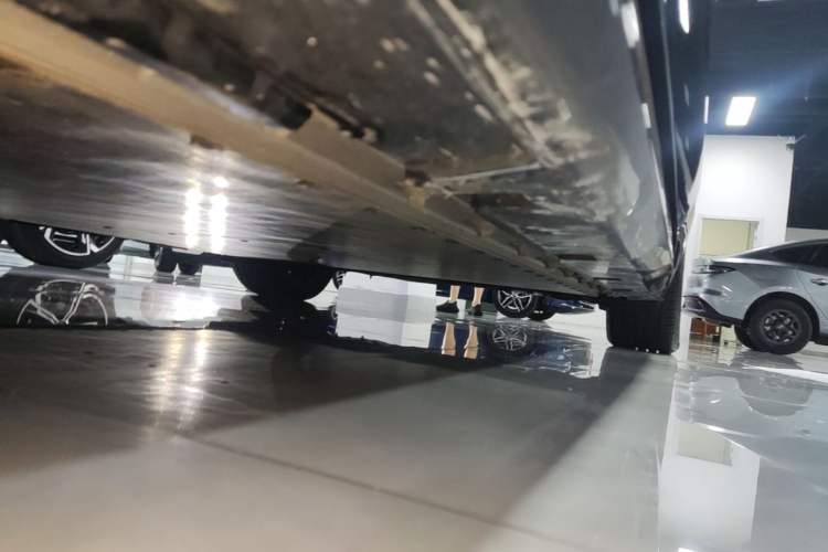 Used BYD Seal 2022 550 km Standard Range Rear-Wheel Drive Prestige Version Left Side Sill
