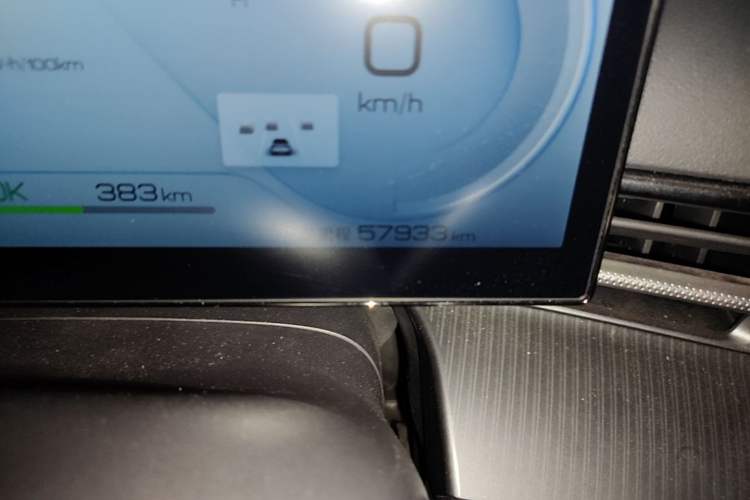 Used BYD Seal 2022 550 km Standard Range Rear-Wheel Drive Prestige Version Odometer Close Up