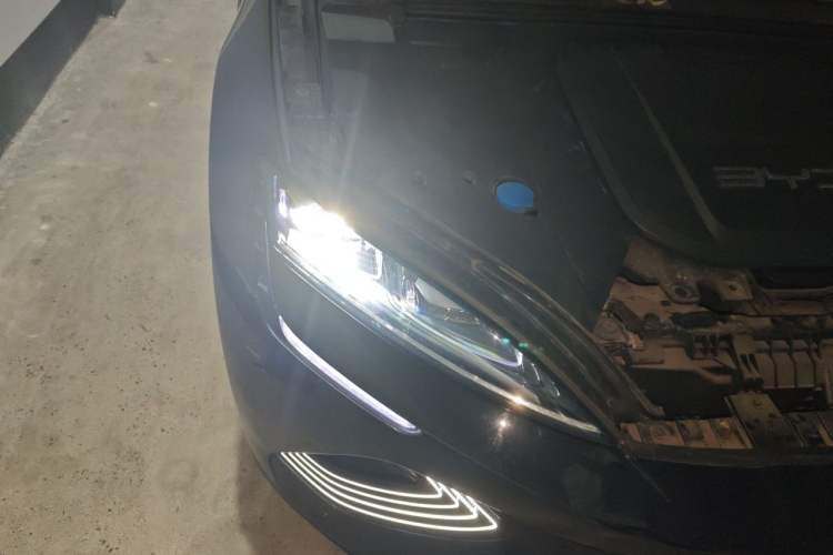 Used BYD Seal 2022 550 km Standard Range Rear-Wheel Drive Prestige Version Right Front Headlight