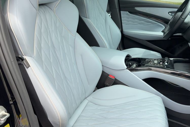 Used BYD Seal 2022 550 km Standard Range Rear-Wheel Drive Prestige Version Right Front Seat
