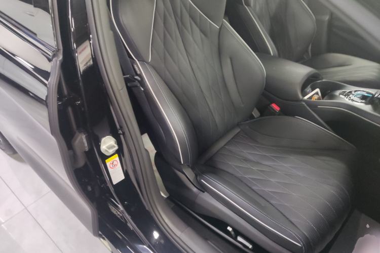 Used BYD Seal 2022 550 km Standard Range Rear-Wheel Drive Prestige Version Right Front Seat
