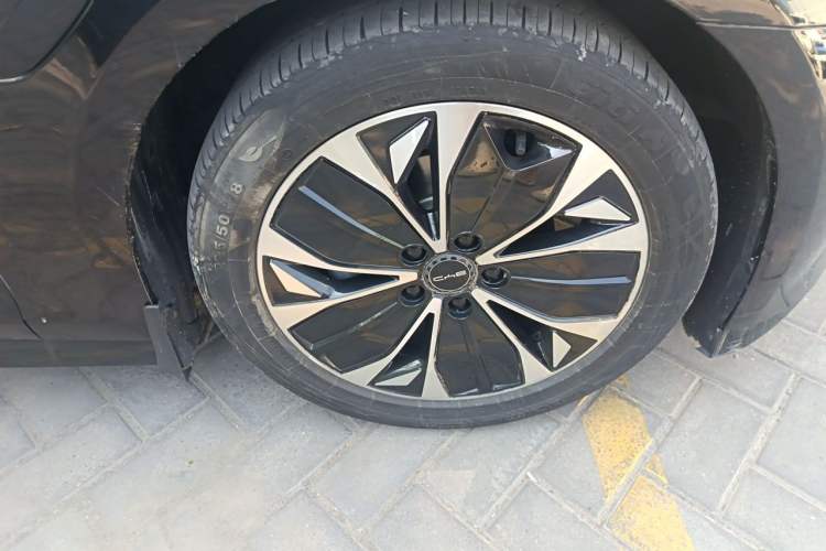 Used BYD Seal 2022 550 km Standard Range Rear-Wheel Drive Prestige Version Right Front Wheel Hub