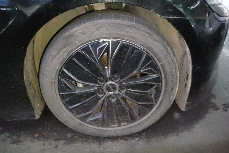 Used BYD Seal 2022 550 km Standard Range Rear-Wheel Drive Prestige Version Right Front Wheel Hub