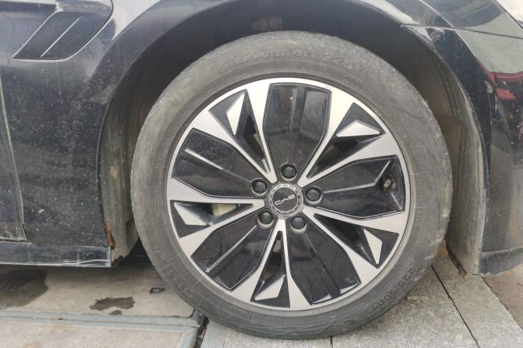 Used BYD Seal 2022 550 km Standard Range Rear-Wheel Drive Elite Version Right Front Wheel Hub