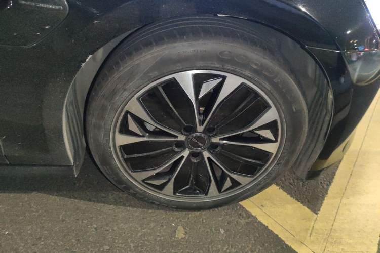 Used BYD Seal 2022 550 km Standard Range Rear-Wheel Drive Elite Version Right Front Wheel Hub